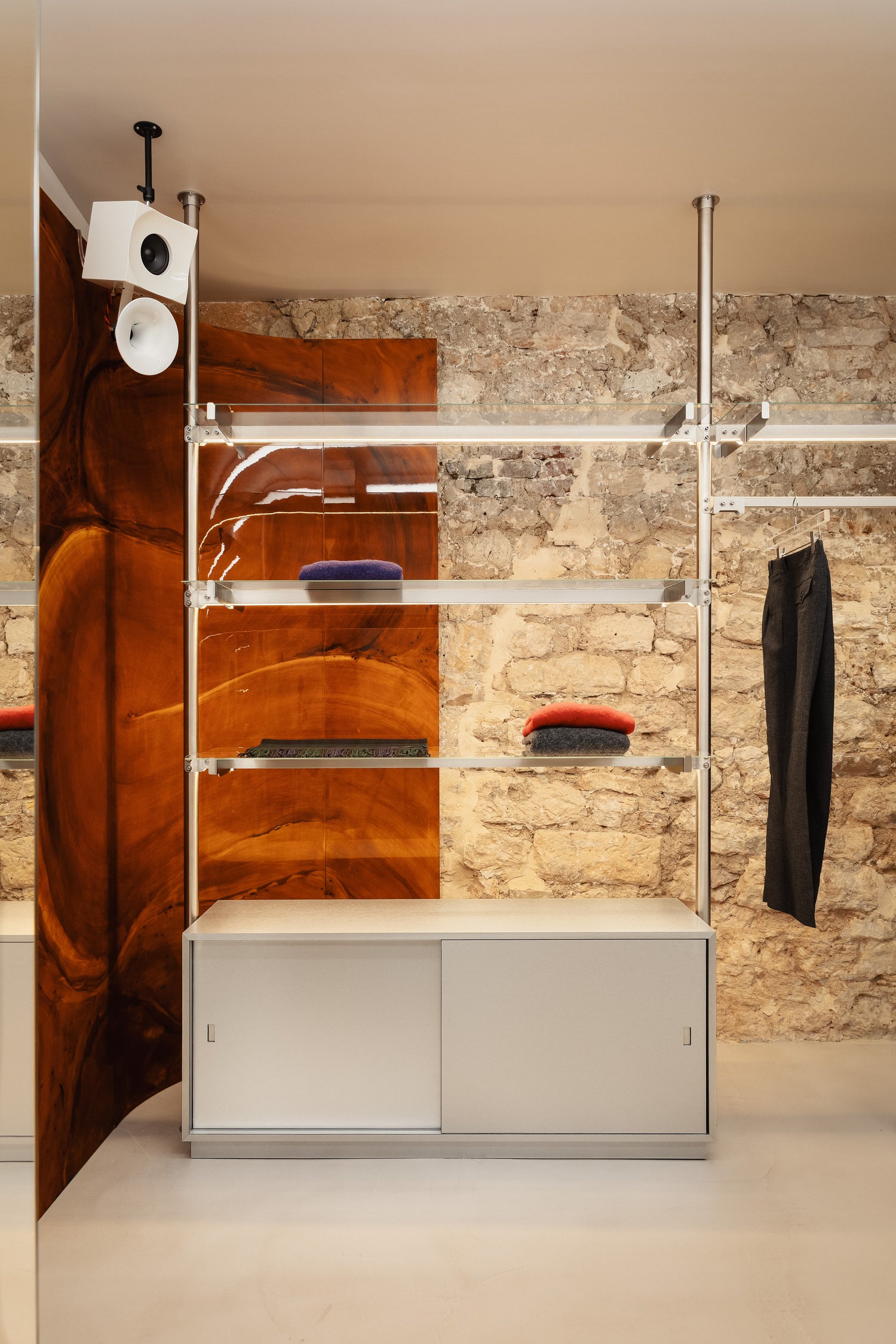 <p>Dim / 11:00 - 19:00</p>