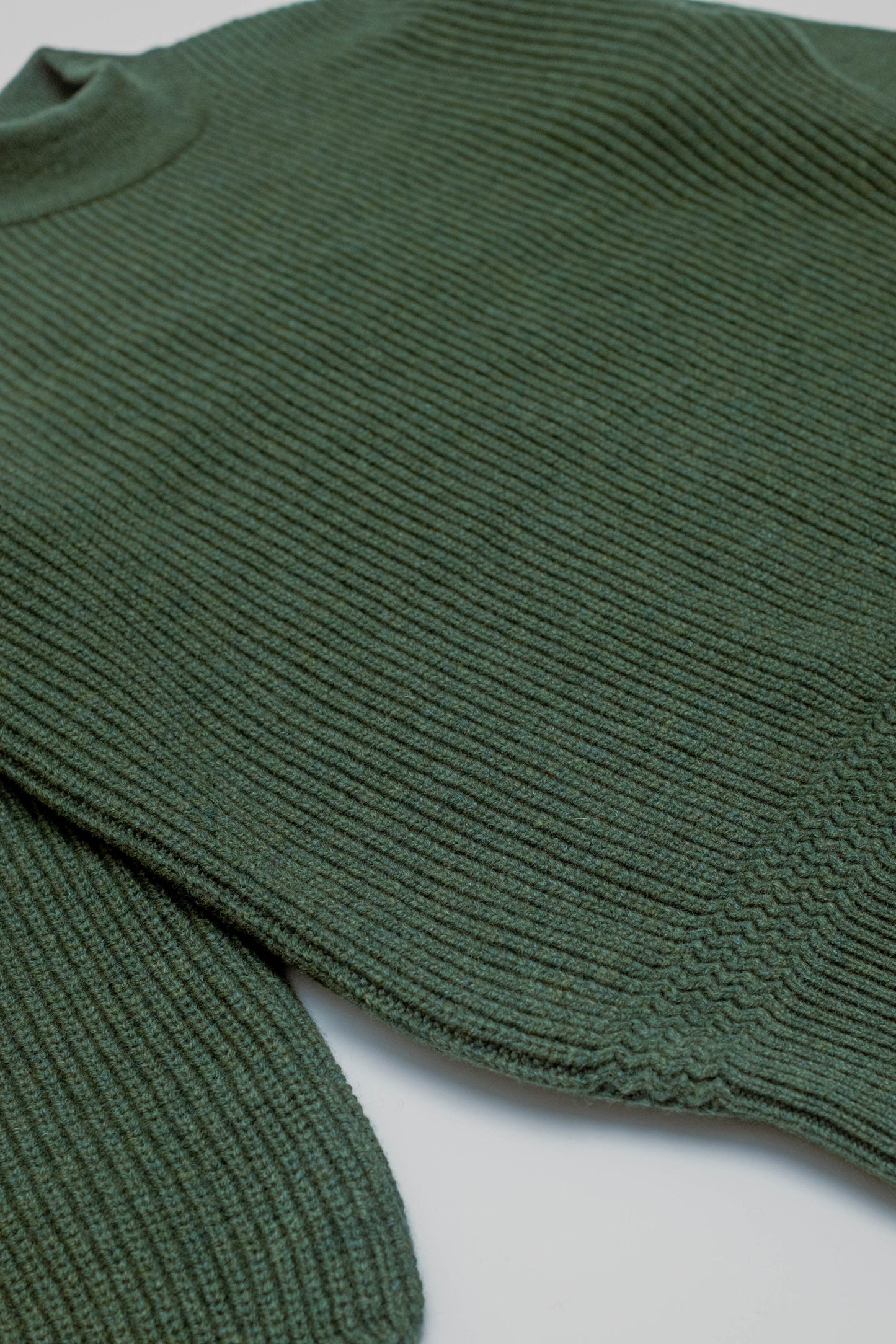 Deck sweater in green lambswool