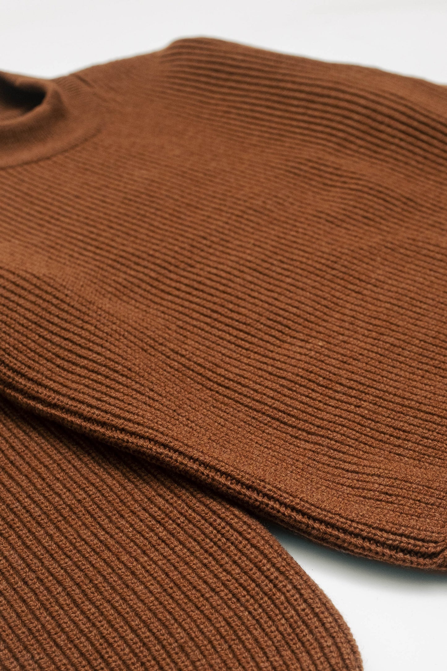 Deck sweater in brown lambswool
